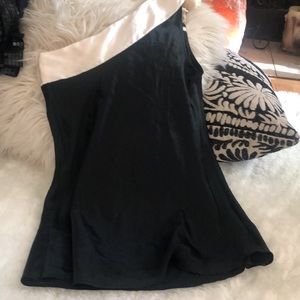 Arden B Silk black and cream at off shoulder with silver rings beautiful